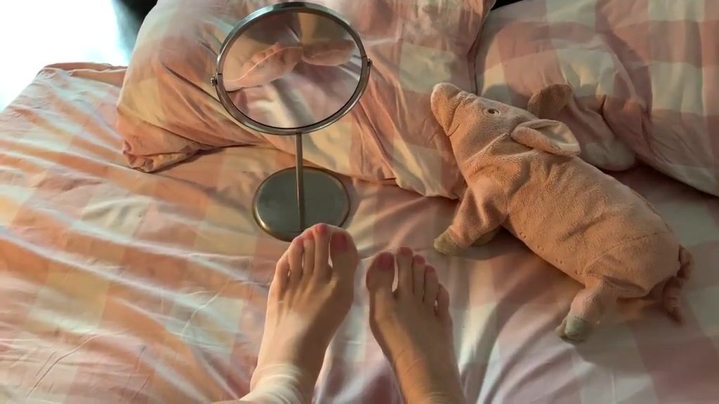 Someone told me to show the top of my toes, but I'm a little shy????