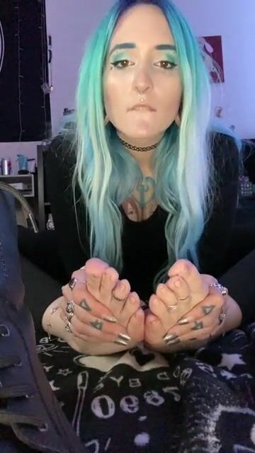 I get so turned on by my own feet