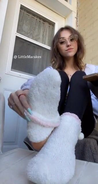 Hangout with me for a bit ❤️ I’ll cure your Monday Blues ????