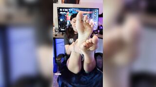 Feet: Let's take a gaming break so you can worship my pretty feet? ♥️♥️♥️♥️ #3