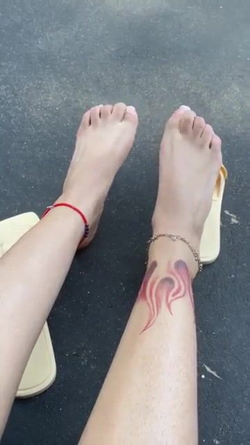 My neighbors can’t get enough of my pretty little feet