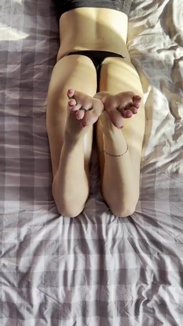 My oily soles and booty waiting on you