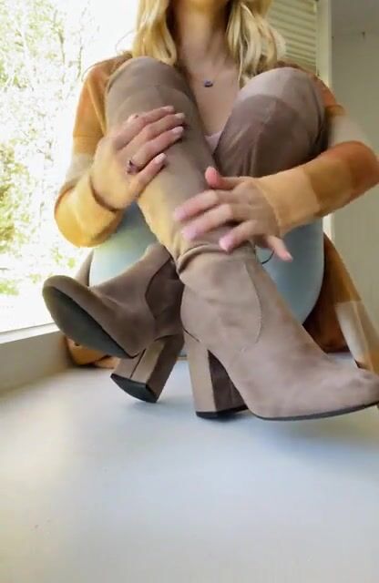 As much as I love these sexy boots, I love taking them off & and stretching my toes just as much