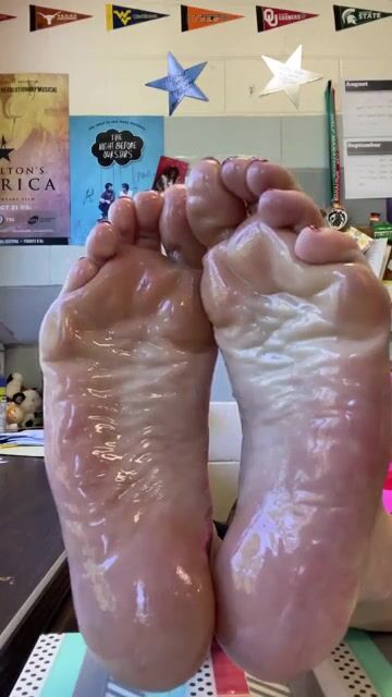 Oiled feet at school (first time. Do they look ok?)