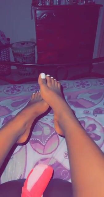 Can you suck my toes and eat my pussy